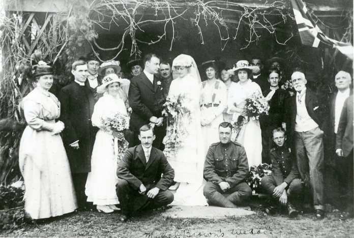 P8000 Falls-Brown Wedding party, 1916